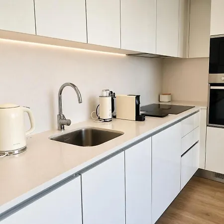 Modern Da Rocha 5 Min Walk With Pool דירה