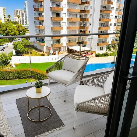 Modern Da Rocha 5 Min Walk With Pool