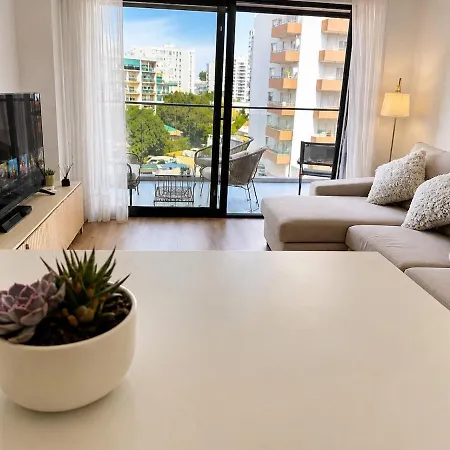 Modern Da Rocha 5 Min Walk With Pool *